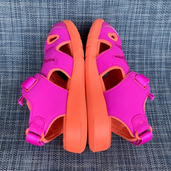 Clarks Girls Ezera Sea T. Closed Toe Fisherman Sandals in pink/orange size 8 - Picture 8 of 11